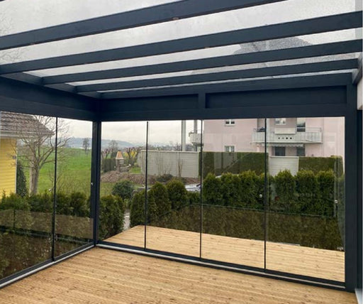 aluminium veranda met glasschuifwanden en bovenlicht