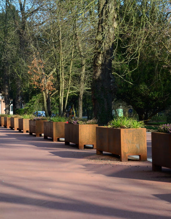 sfeer corten plantenbak met poten 